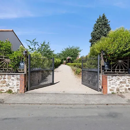D'hotes Les Carmes Bed & Breakfast 3*