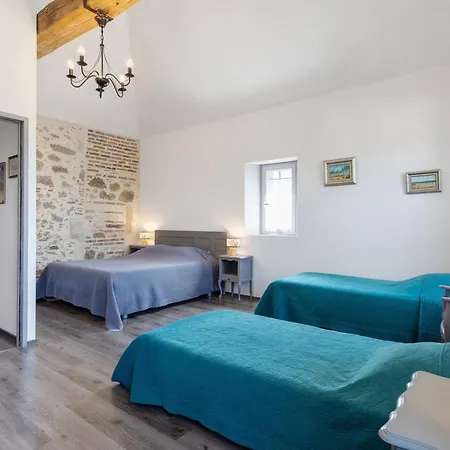 D'hotes Les Carmes Bed & Breakfast La Flocellière